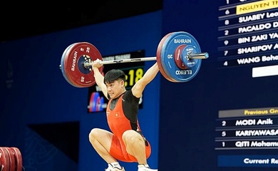 Cử tạ Việt Nam tạm dẫn đầu khu vực ở Đại hội Thể thao Trẻ châu Á