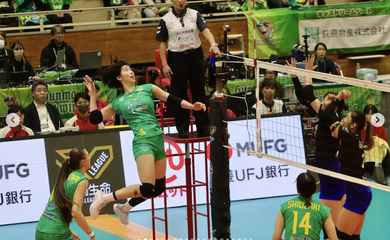 Thanh Thuý và Gunma Green Wings trải qua 5 set nghẹt thở với Hisamitsu Springs