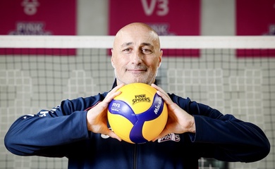 Bóng chuyền nữ Bulgaria đón thuyền trưởng mới mà cũ