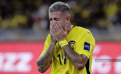 Nỗi đau xé lòng của cầu thủ nhập tịch Malaysia: Bị CLB Colombia cắt hợp đồng sau án phạt FIFA