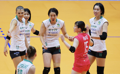 Thanh Thuý đụng độ 3 VĐV Thái Lan tại giải bóng chuyền VĐQG Nhật Bản