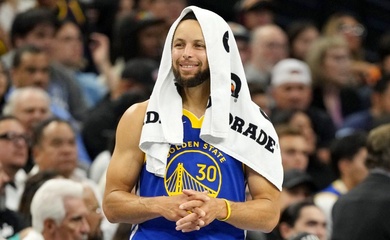 Stephen Curry tiết lộ "chiêu độc" của HLV Steve Kerr, san bằng kỷ lục của huyền thoại Michael Jordan