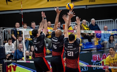Resovia ngược dòng ấn tượng; Bełchatów và Warszawa thắng dễ tại PlusLiga