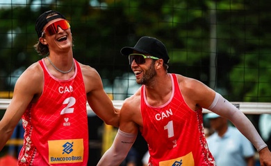 Schachter & Pickett có chiến thắng đầu tiên, Capogrosso tiếp tục bất bại tại bảng K Giải bóng chuyền bãi biển nam FIVB