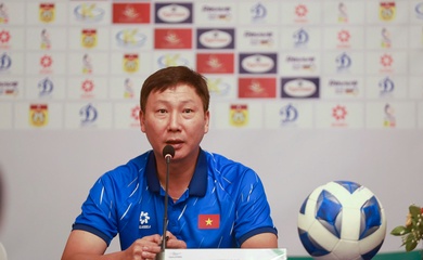 HLV Kim Sang Sik kỳ vọng Xuân Son ghi bàn vào lưới Lào