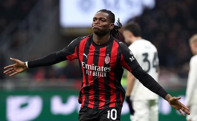 Rafael Leao nối gót Ronaldo, Henry trở thành tiền đạo trung tâm và thay đổi sự nghiệp