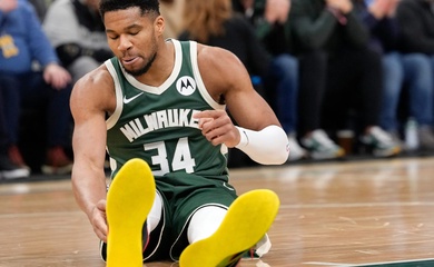 Vừa rộ tin đồn chuyển nhượng, Giannis Antetokounmpo lại dính chấn thương bắp chân phải