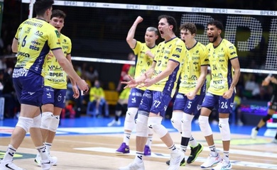 Modena thắng ấn tượng trong “classico”, tạo cú bứt phá vòng 10