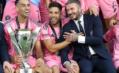 Cuộc giải nghệ đầy ngọt ngào của hai huyền thoại cùng Messi