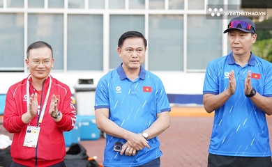 Trưởng đoàn Thể thao Việt Nam động viên U22 Việt Nam trước trận quyết đấu Malaysia