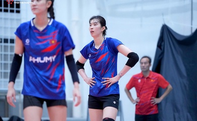 Đội tuyển bóng chuyền nữ Việt Nam tập buổi đầu tiên trên đất Thái Lan