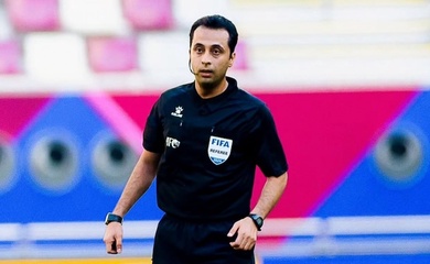 Trọng tài Iran Mooud Bonyadifard cầm còi chung kết bóng đá nam SEA Games 33