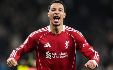 Liverpool khó nhọc đánh bại đối thủ chỉ còn 9 người