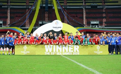 Món quà đặc biệt HLV Park Hang Seo tặng “hậu bối” Kim Sang Sik