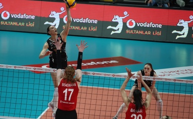 vakıfbank kết thúc nửa mùa bất bại với ngôi đầu bảng