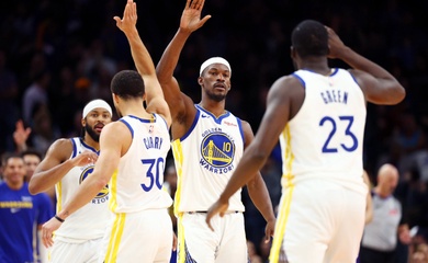 Warriors xóa tan nghi ngờ về mâu thuẫn nội bộ, thắng thuyết phục Mavericks trong ngày Giáng sinh