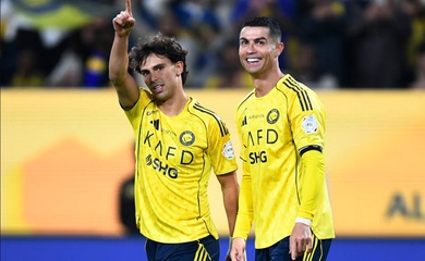 Ronaldo trở thành cầu thủ đầu tiên ghi được 40 bàn thắng trong 14 năm khác nhau