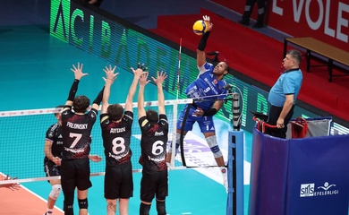 Efeler Ligi khép lại lượt đi: Cuộc đua khốc liệt dần lộ diện