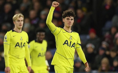 Bàn thắng đầu tiên trong sự nghiệp của Gray giúp Tottenham thắng nhọc nhằn