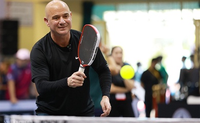 Andre Agassi kêu gọi các tay vợt chuyên nghiệp “nâng tầm” thời trang thi đấu pickleball