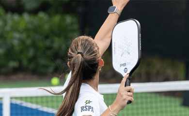 Vì sao nữ VĐV pickleball nên ưu tiên độ sâu hơn tốc độ khi giao bóng?