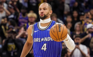 Phong cách lạ đời của Jalen Suggs bị "tuýt còi": NBA cấm đeo băng đô quanh cổ