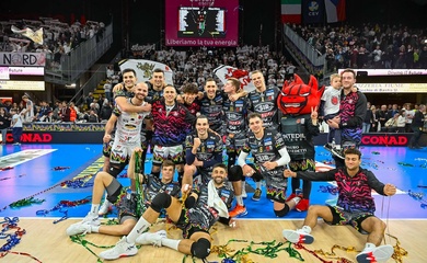 Perugia giành chiến thắng quan trọng, duy trì cuộc đua căng thẳng ở SuperLega