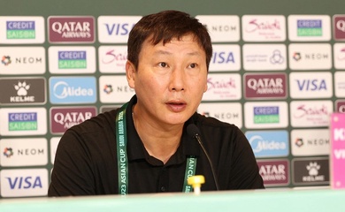 HLV Kim Sang Sik chưa hài lòng dù U23 Việt Nam thắng Kyrgyzstan, chạm tay vào tứ kết