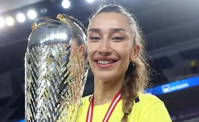 Hande Baladın chấn thương trong trận Fenerbahçe – THY tại Sultanlar Ligi