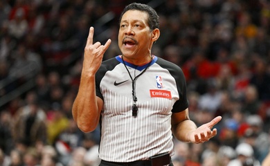 Trọng tài "vui tính" nhất NBA Bill Kennedy dính chấn thương khi đang làm nhiệm vụ, chưa rõ ngày trở lại