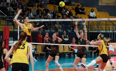 VakıfBank tiếp tục bám đuổi đầu bảng sau chiến thắng trước Scandicci tại Champions League