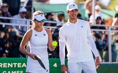 Ben Johns và Anna Leigh Waters chia sẻ bí quyết làm quen với vợt pickleball mới