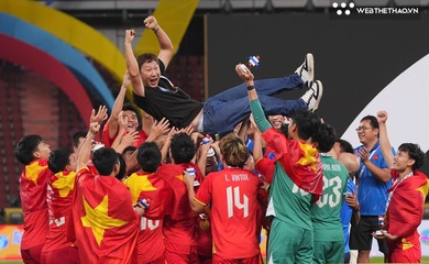 Thành tích vô tiền khoáng hậu giúp HLV Kim Sang Sik tiến gần Cúp Chiến thắng 2025