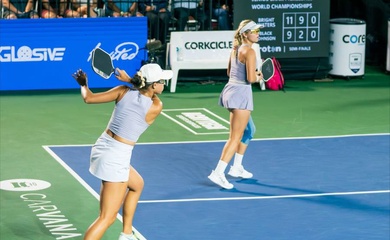 Lội ngược dòng ngoạn mục, Waters và Bright tiến vào chung kết đôi nữ