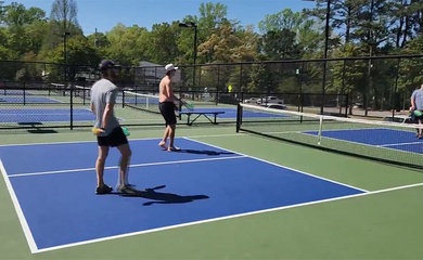 Ban quản trị tự ý chuyển sân tennis thành pickleball: Có trái luật khi không lấy ý kiến cư dân?
