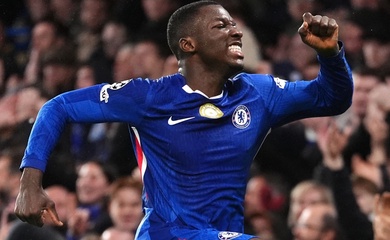 Bàn thắng quyết định đưa Chelsea của Rosenior vào Top 8 Champions League