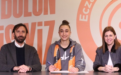 Eczacıbaşı gia hạn hợp đồng với chuyền hai Elif Şahin, khẳng định niềm tin vào trụ cột tương lai