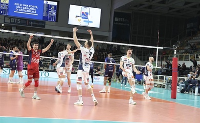 Trentino lội ngược dòng không tưởng sau màn marathon 5 set