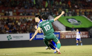 Công Phượng tái phát chấn thương trong ngày trở lại giải hạng Nhất