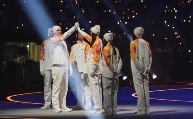 Các nhà vô địch bóng chuyền Ý rước ngọn lửa Olympic mùa Đông 2026