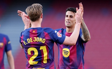 Barcelona lập kỷ lục toàn thắng, chiếm lại ngôi đầu bảng