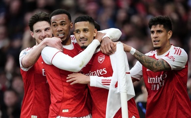 Arsenal chứng tỏ vị thế "vua phạt góc" để hạ gục Chelsea ở phút bù giờ