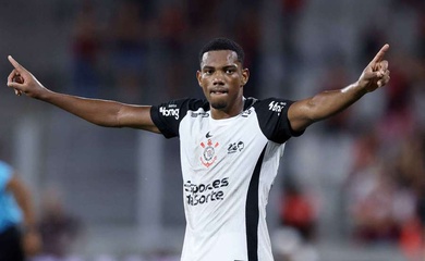 AC Milan vướng vào rắc rối dù nắm trong tay tài năng Brazil