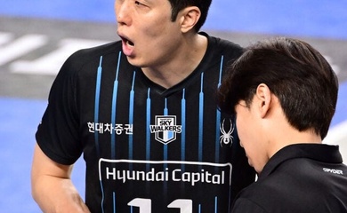 Phụ công 37 tuổi bị khâu 7 mũi trên tay vẫn nén đau thi đấu