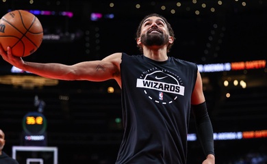 Chuyện hài tại NBA: Ngôi sao 40 triệu đô Trae Young bị truất quyền thi đấu từ băng ghế dự bị