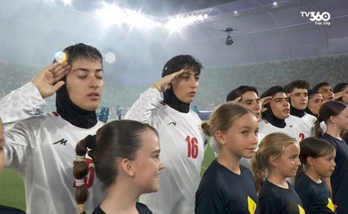 Cầu thủ nữ Iran hát quốc ca, thực hiện kiểu chào đặc biệt ở Asian Cup 2026