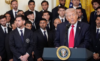 Những dấu hiệu cho thấy sự khó chịu của Messi trong cuộc gặp với Trump