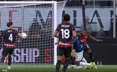 Tranh cãi trận derby: Inter tức giận đòi phạt đền ở phút cuối