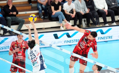 Siêu sao Bulgaria toả sáng, Civitanova gây sốc trước đương kim vô địch Trentino ở tứ kết SuperLega