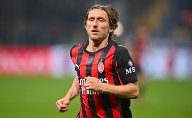 Theo bước Van Basten, Modric cho bảo tàng AC Milan mượn Quả bóng vàng